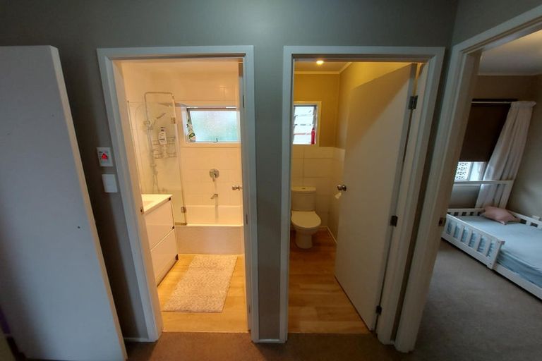 Photo of property in 1/367 Wairau Road, Totara Vale, Auckland, 0629