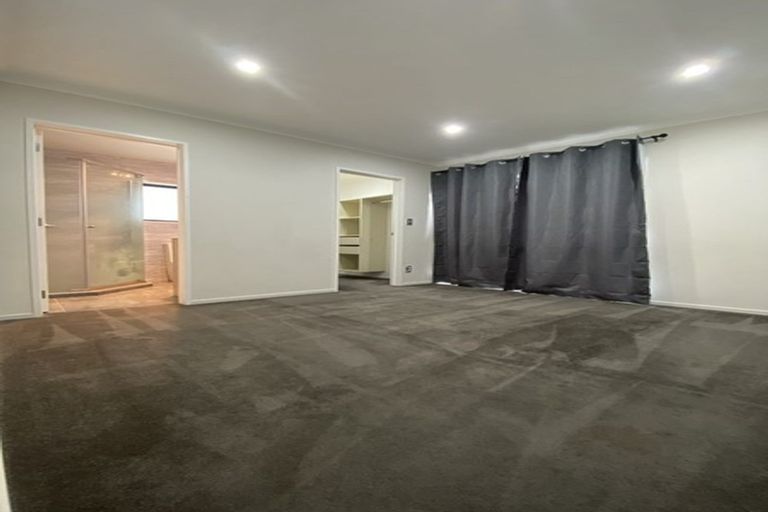 Photo of property in 8b Martin Road, Manurewa, Auckland, 2102