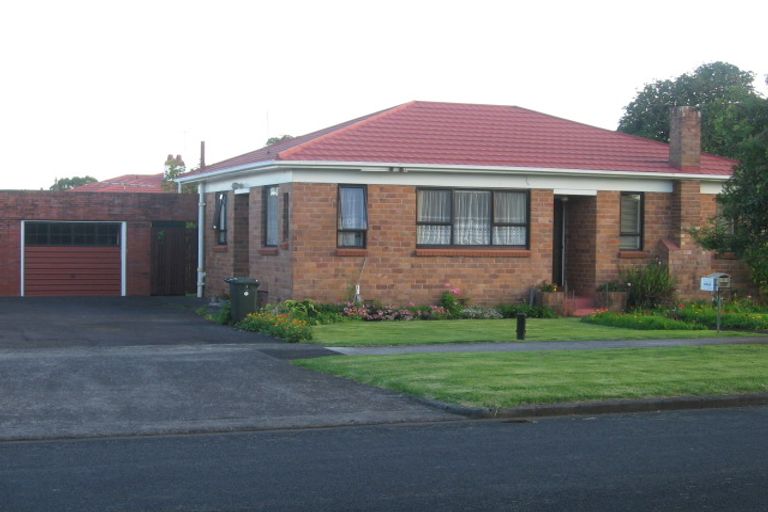 Photo of property in 2/1 Hamilton Road, Papatoetoe, Auckland, 2025
