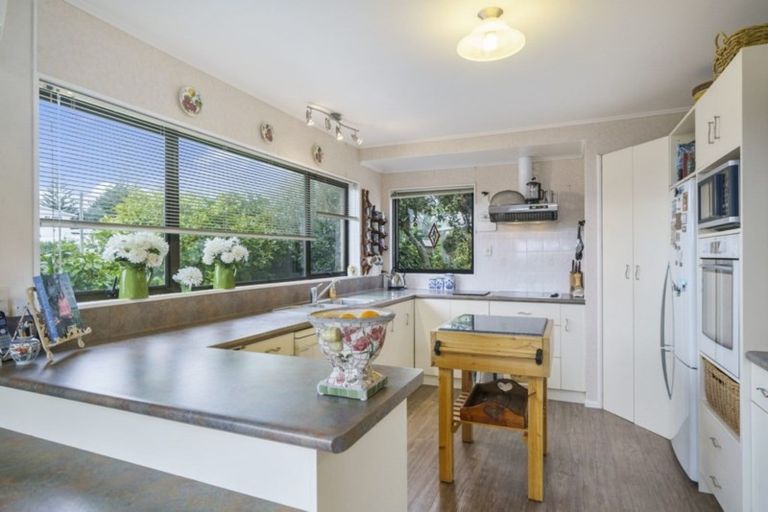 Photo of property in 36 Queens Road, Waikanae Beach, Waikanae, 5036