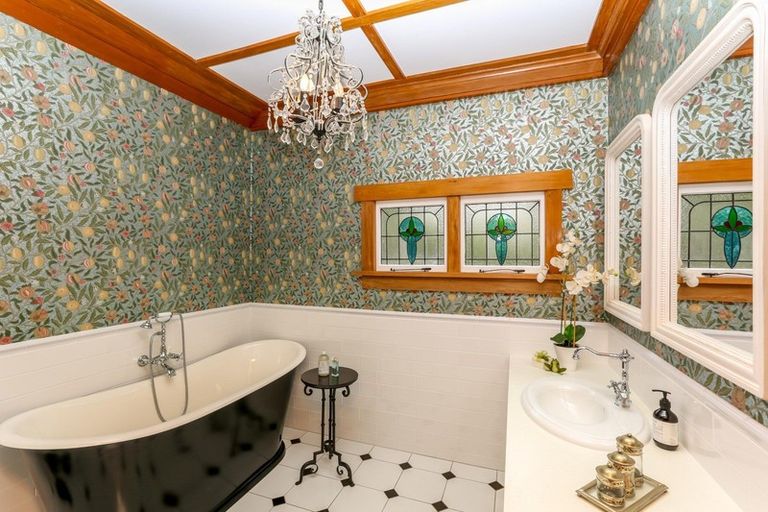 Photo of property in 83 Brougham Street, New Plymouth, 4310