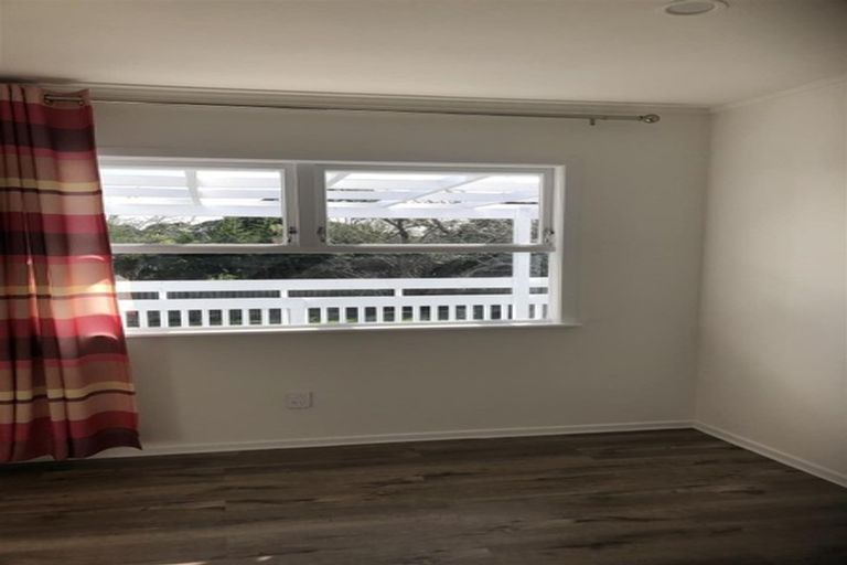 Photo of property in 5 Thomas Rea Place, Te Atatu South, Auckland, 0610