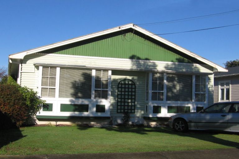 Photo of property in 28 Cudby Street, Woburn, Lower Hutt, 5011