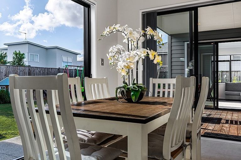 Photo of property in 2 Taikura Avenue, Red Beach, 0932