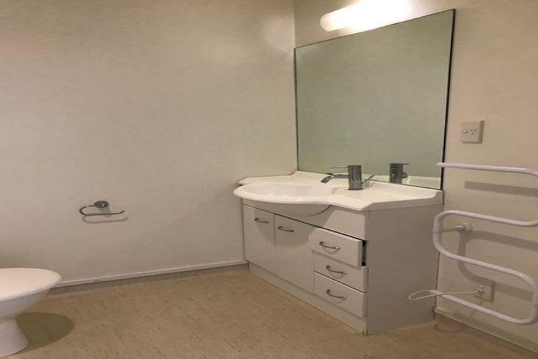 Photo of property in Terrace Heights Apartments, 2/163p The Terrace, Wellington Central, Wellington, 6011