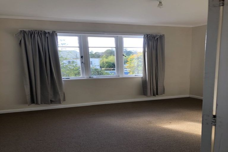 Photo of property in 52 Hutchinson Avenue, New Lynn, Auckland, 0600