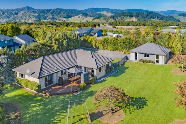Photo of property in 51 Ohau Terraces, Ohau, Levin, 5570