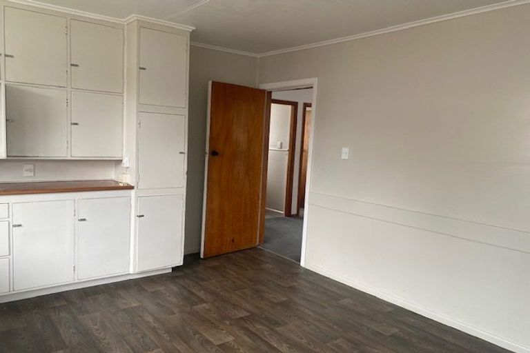 Photo of property in 3164 Great North Road, New Lynn, Auckland, 0600