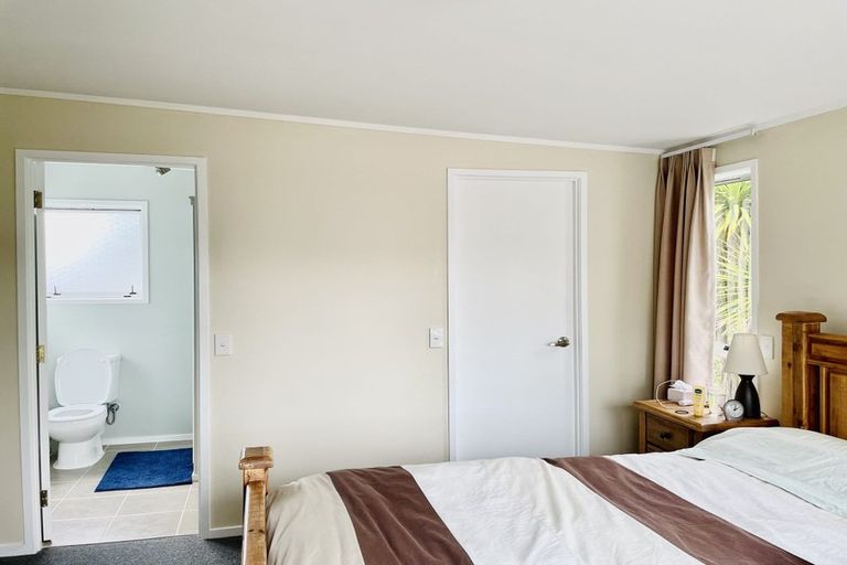 Photo of property in 3 Ballial Place, West Harbour, Auckland, 0618