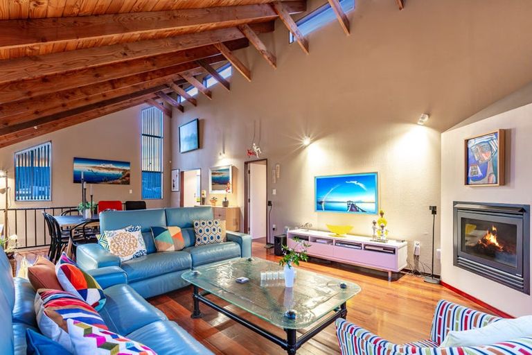 Photo of property in 1/6 Mana Esplanade, Paremata, Porirua, 5026