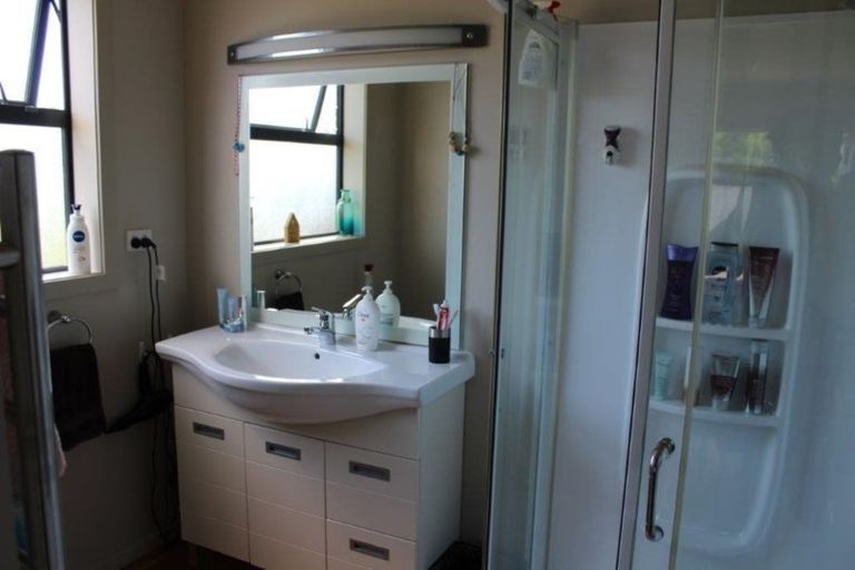 Photo of property in 11 Toiora Close, Takaka, 7110