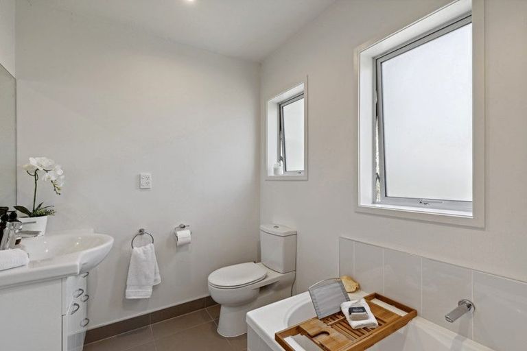 Photo of property in 15c Verran Road, Birkenhead, Auckland, 0626