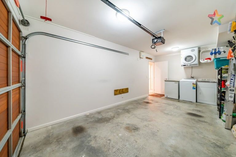 Photo of property in Vein & Skin, 38a Roxburgh Street, Mount Victoria, Wellington, 6011