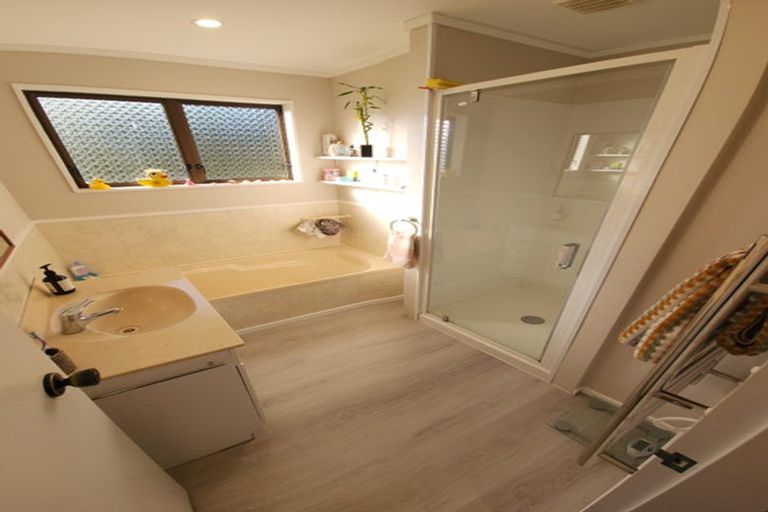 Photo of property in 10 Makatote Grove, Churton Park, Wellington, 6037