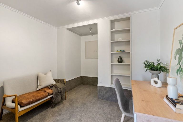 Photo of property in 32 Brooker Grove, Newlands, Wellington, 6037