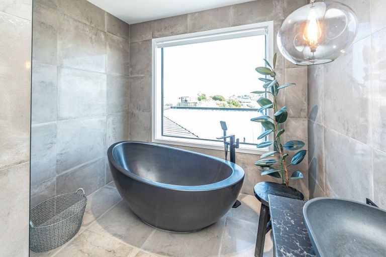 Photo of property in 24 Golf Vue Place, Castlecliff, Whanganui, 4501