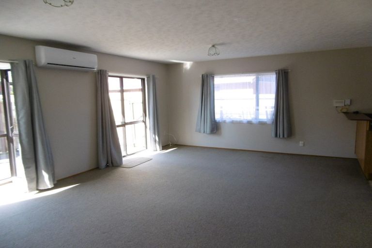 Photo of property in 1/9b Prestons Road, Redwood, Christchurch, 8051
