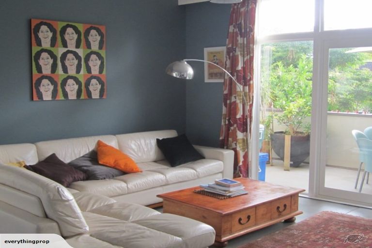 Photo of property in 83 Dignan Street, Point Chevalier, Auckland, 1022