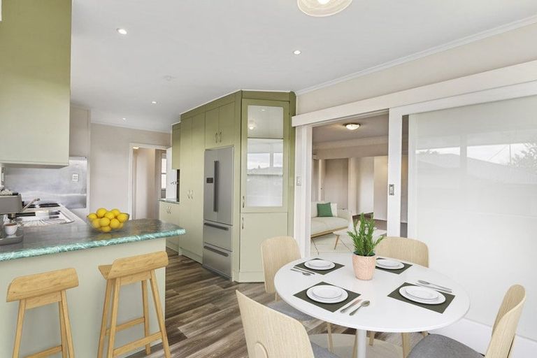 Photo of property in 120 Gossamer Drive, Pakuranga Heights, Auckland, 2010