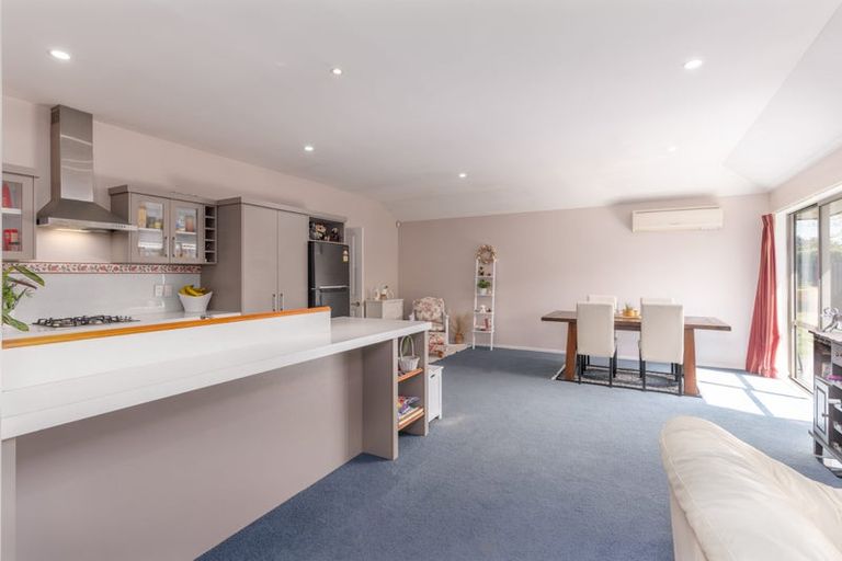 Photo of property in 8 Okuku Place, Hei Hei, Christchurch, 8042