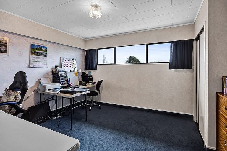 Photo of property in 20 Chartwell Drive, Eltham, 4322