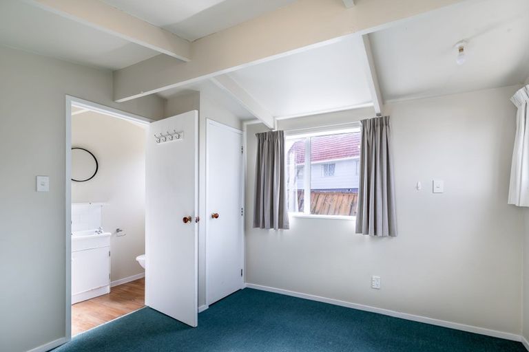 Photo of property in 68 Kohekohe Street, New Lynn, Auckland, 0600