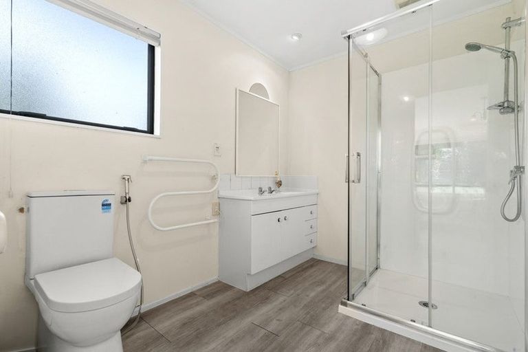 Photo of property in 209 Kaipara Road, Papakura, 2582