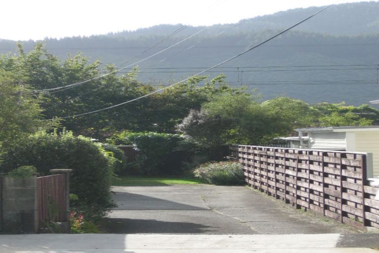 Photo of property in 2/40 Heretaunga Square, Silverstream, Upper Hutt, 5019