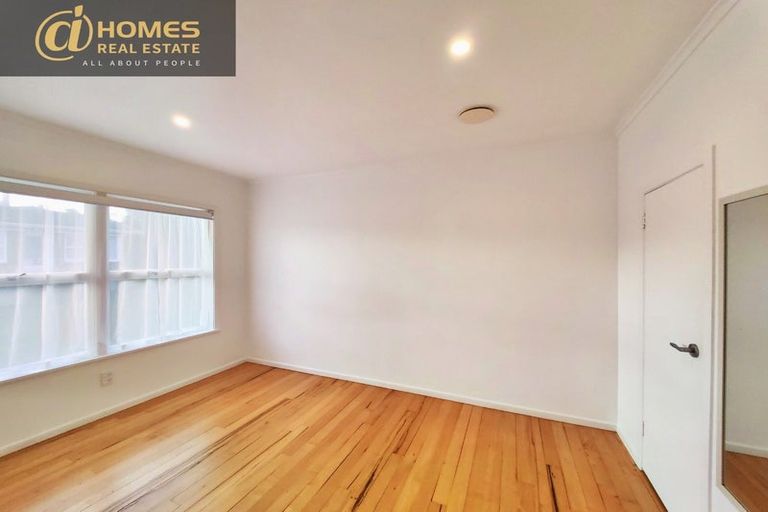 Photo of property in 2/12 Raines Avenue, Forrest Hill, Auckland, 0620