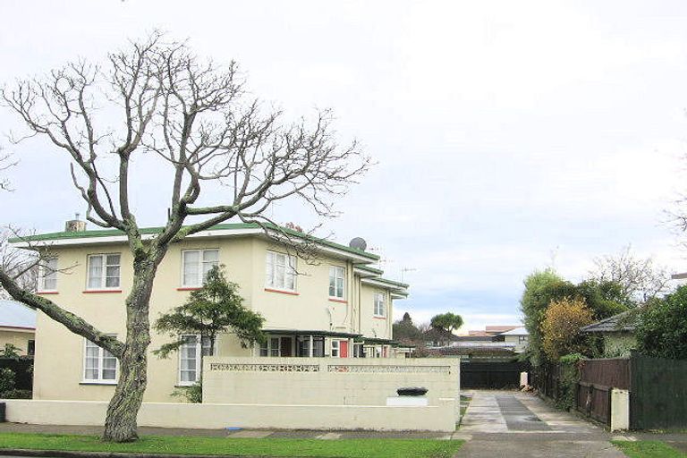 Photo of property in 39 Pahiatua Street, Hokowhitu, Palmerston North, 4410