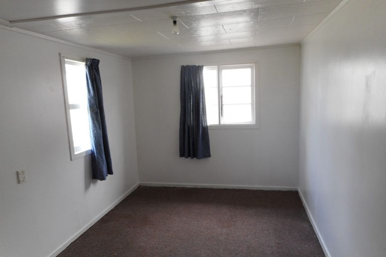 Photo of property in 2 Waimana Road, Conifer Grove, Takanini, 2112