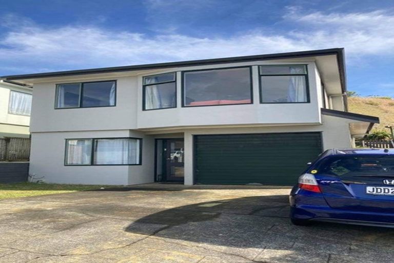 Photo of property in 2 Meadowcroft Grove, Johnsonville, Wellington, 6037