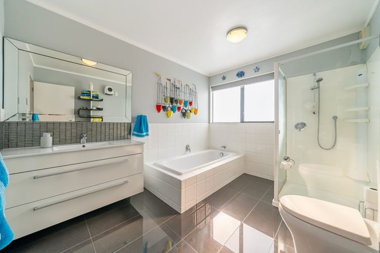 Photo of property in 14 Spinnaker Drive, Whitby, Porirua, 5024