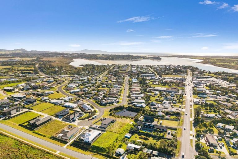 Photo of property in 68 Weka Street, Mangawhai, 0505