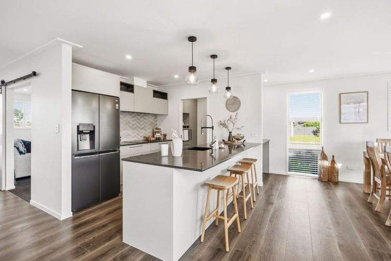 Photo of property in 1 Kaurinui Crescent, One Tree Point, 0118