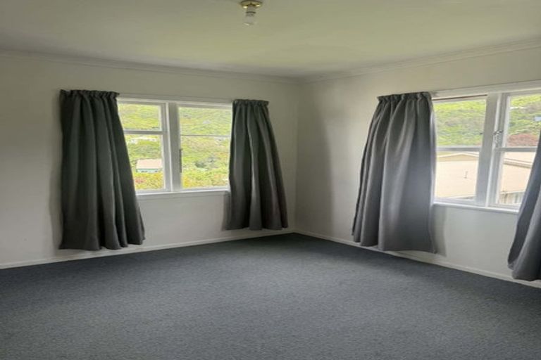 Photo of property in 10 Olivia Crescent, Tawa, Wellington, 5028