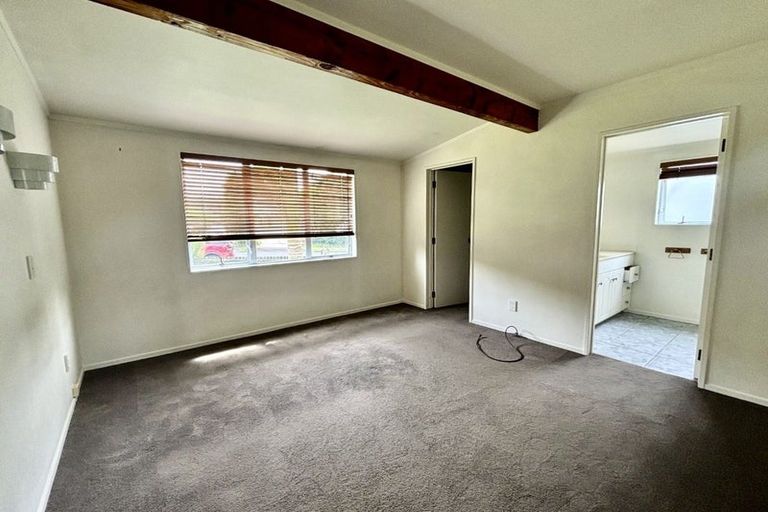 Photo of property in 1 Gosford Drive, Botany Downs, Auckland, 2010