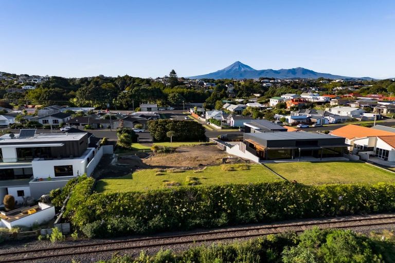 Photo of property in 38 Birdwood Avenue, Moturoa, New Plymouth, 4310