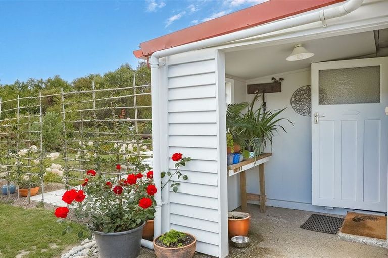 Photo of property in 10 Greenfield Street, Hector, 7822