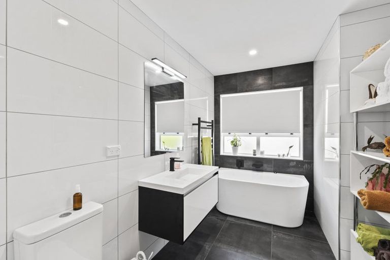 Photo of property in 5a Craig Road, Milford, Auckland, 0620