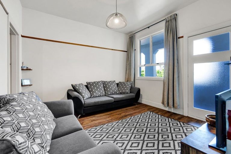 Photo of property in Devonport Apartments, 31/127 Saint Aubyn Street, New Plymouth, 4310