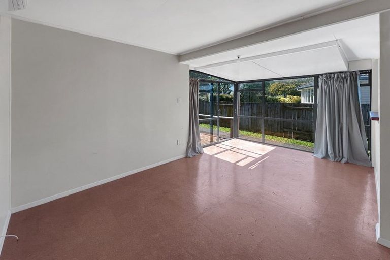 Photo of property in 96 Pahiatua Street, Hokowhitu, Palmerston North, 4410