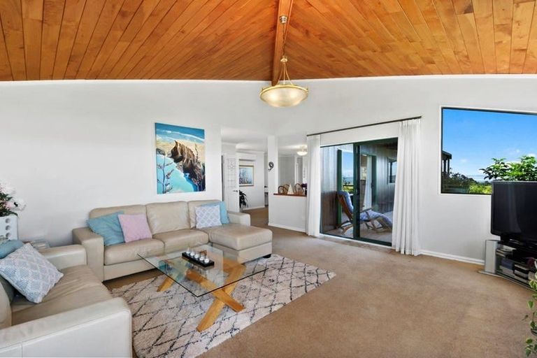 Photo of property in 1083 Whangaparaoa Road, Tindalls Beach, Whangaparaoa, 0930