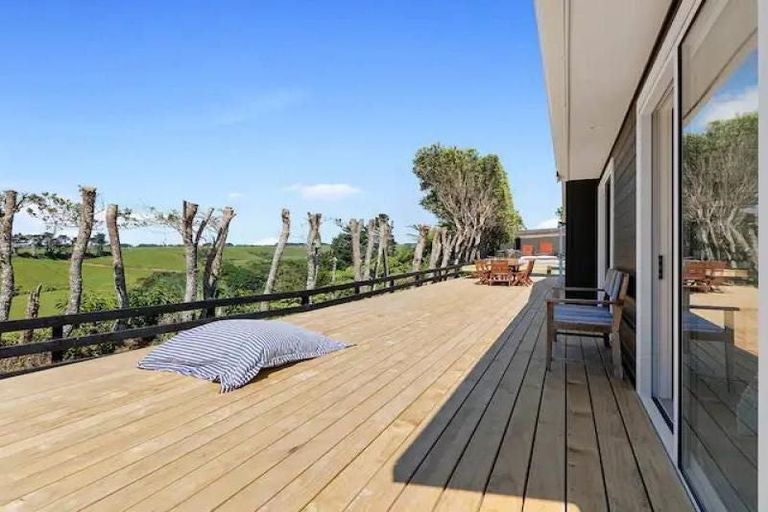 Photo of property in 43 Donnelly Street, Oakura, 4314