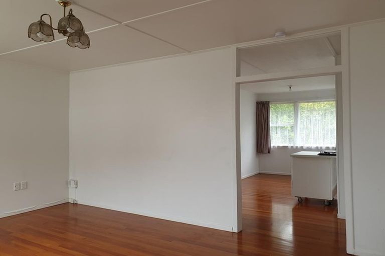 Photo of property in 87 Beazley Avenue, Paparangi, Wellington, 6037