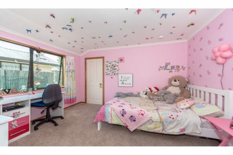 Photo of property in 12 Antrim Place, Nawton, Hamilton, 3200