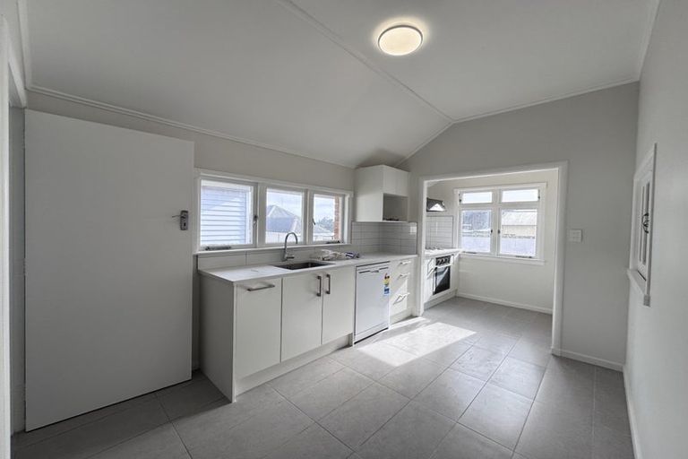 Photo of property in 39 Staveley Avenue, Mount Roskill, Auckland, 1041