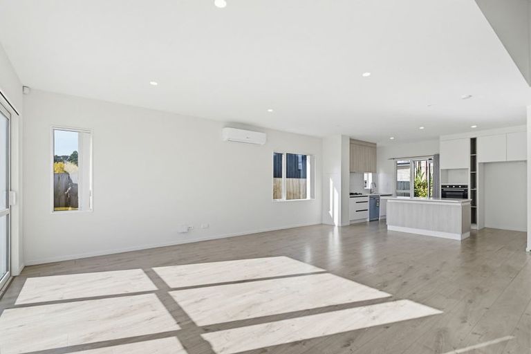 Photo of property in 5b Poruru Close, Papakura, 2110