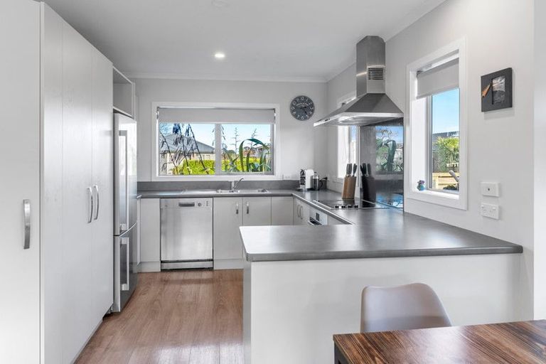 Photo of property in 4 Gallipoli Place, Paraparaumu, 5032