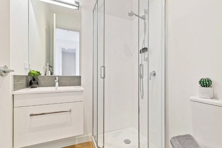 Photo of property in 2/38 Jane Maree Road, Kumeu, 0810